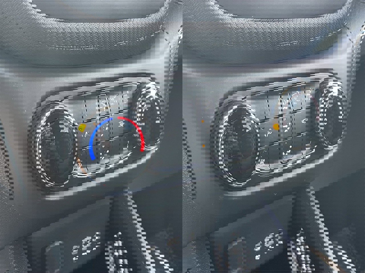 Used 2022 Chevrolet TrailBlazer LT w/ LPO, Blackout Package image 28