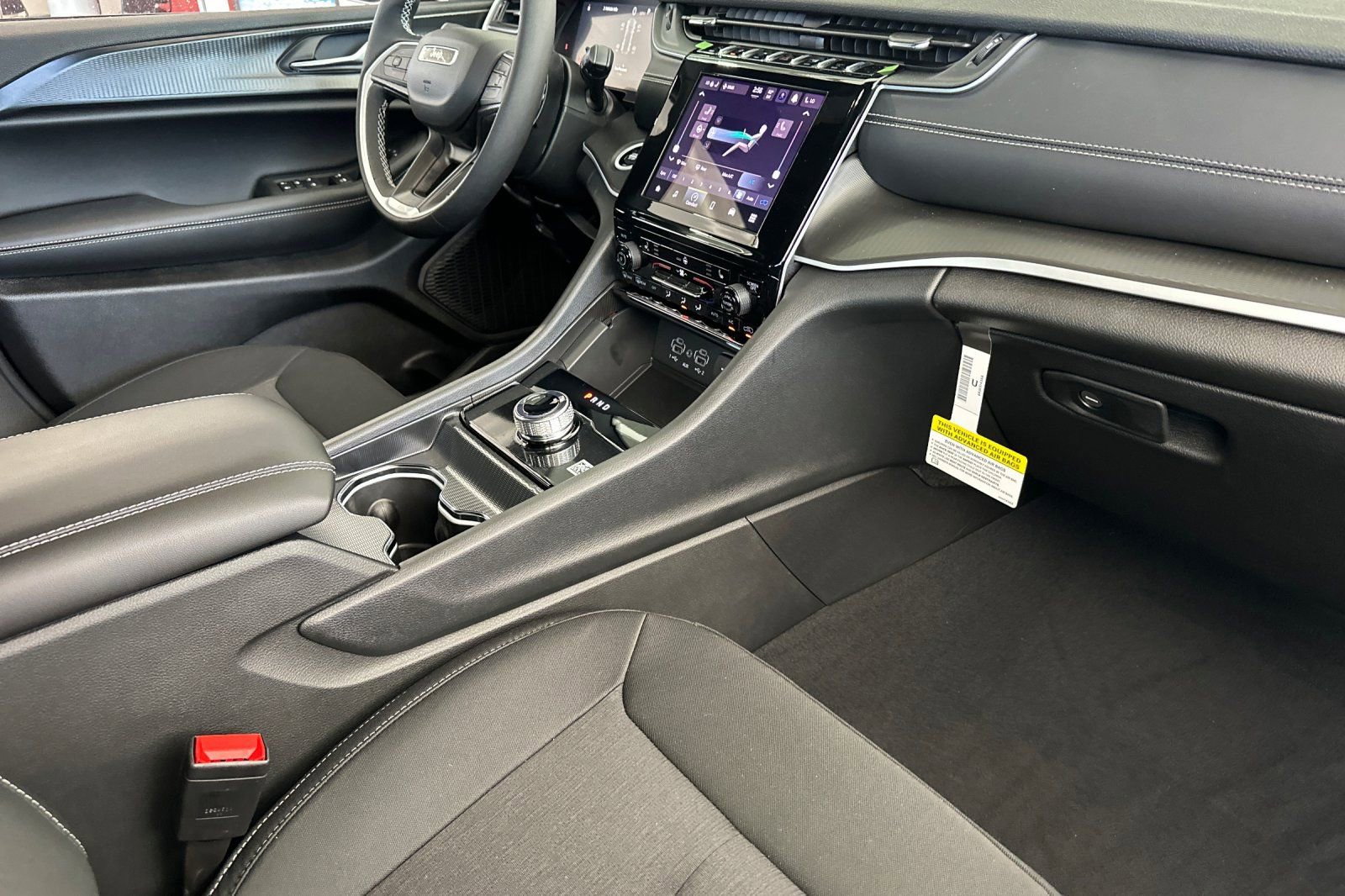 New 2025 Jeep Grand Cherokee Laredo w/ Luxury Tech Group I RWD image 17