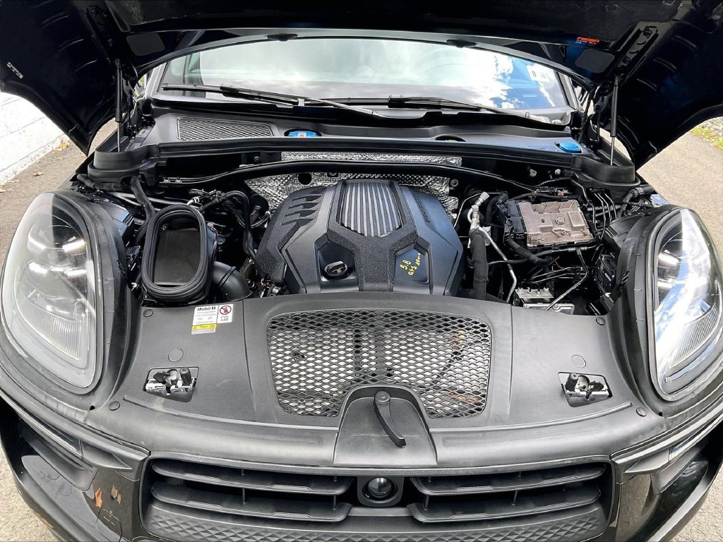 Certified 2023 Porsche Macan AWD/4WD image 15
