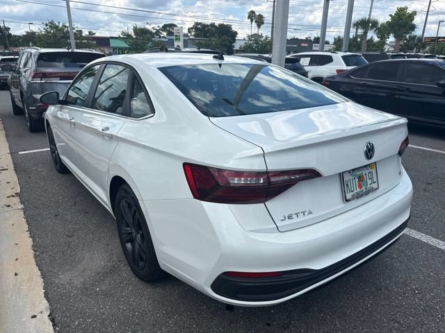 Certified 2024 Volkswagen Jetta SE w/ Panoramic Sunroof Package FWD image 7