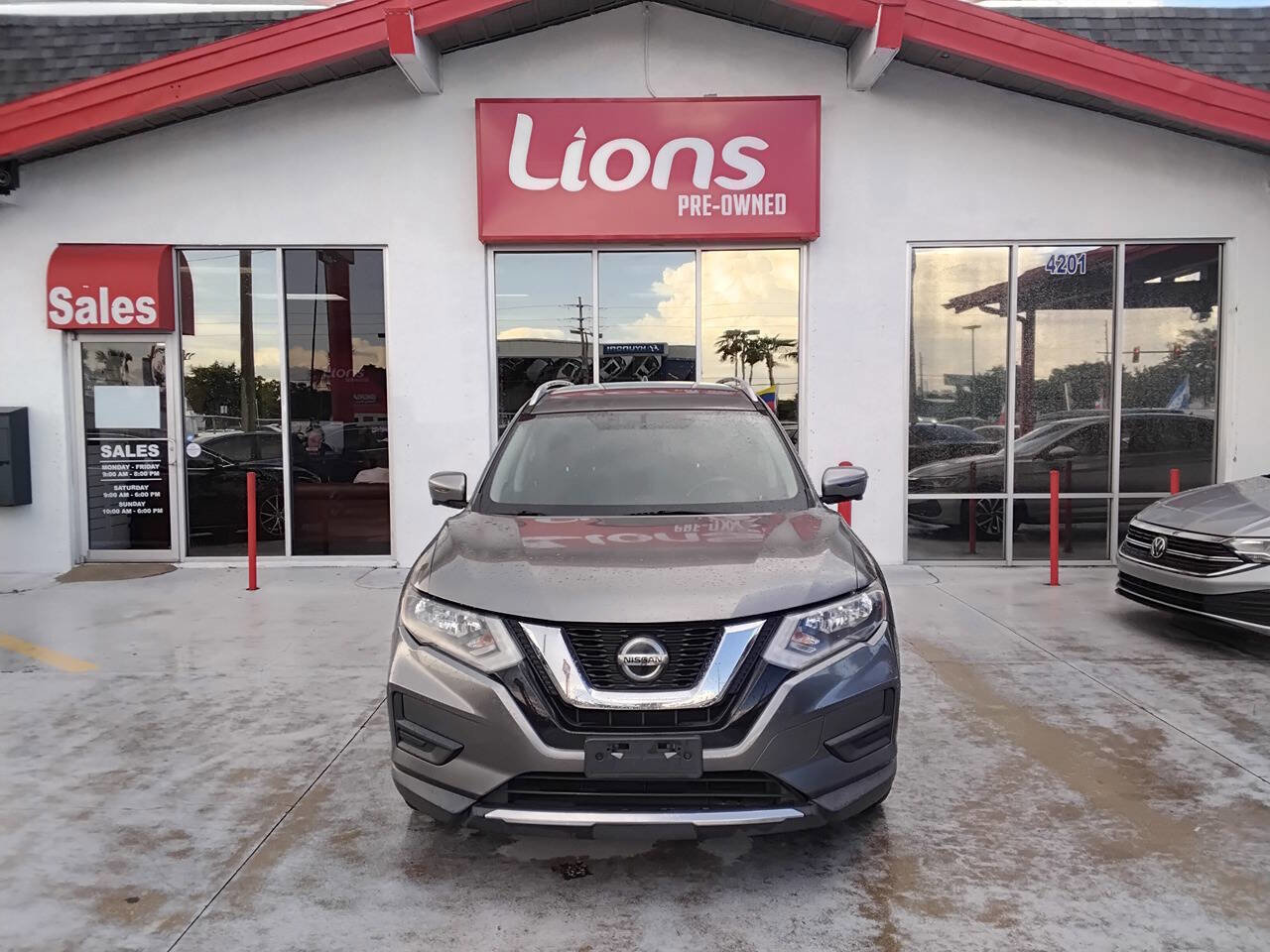 Used 2018 Nissan Rogue SV w/ Premium Package