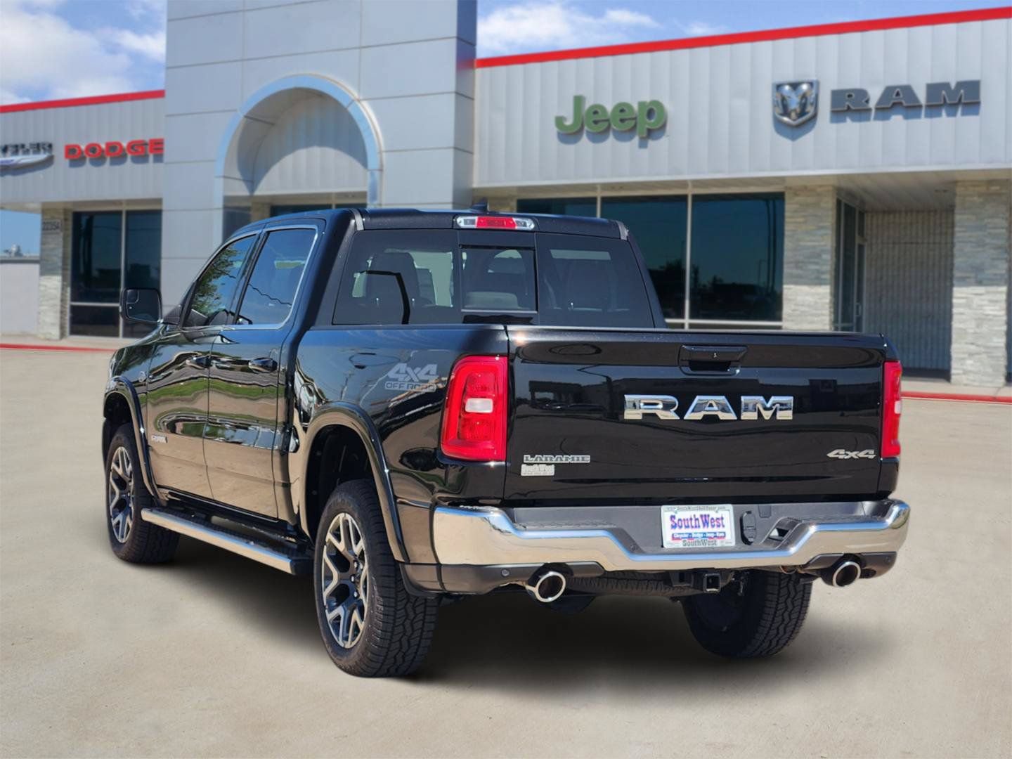Used 2026 RAM 1500 Laramie w/ Off Road Group AWD/4WD image 4