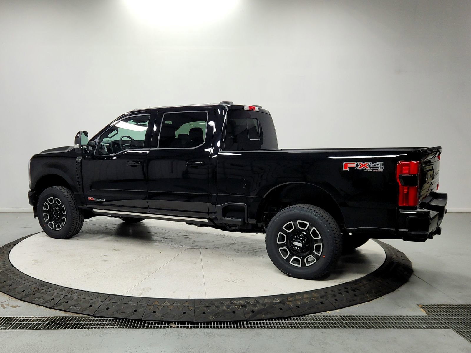 New 2026 Ford F350 Platinum w/ FX4 Off-Road Package image 5