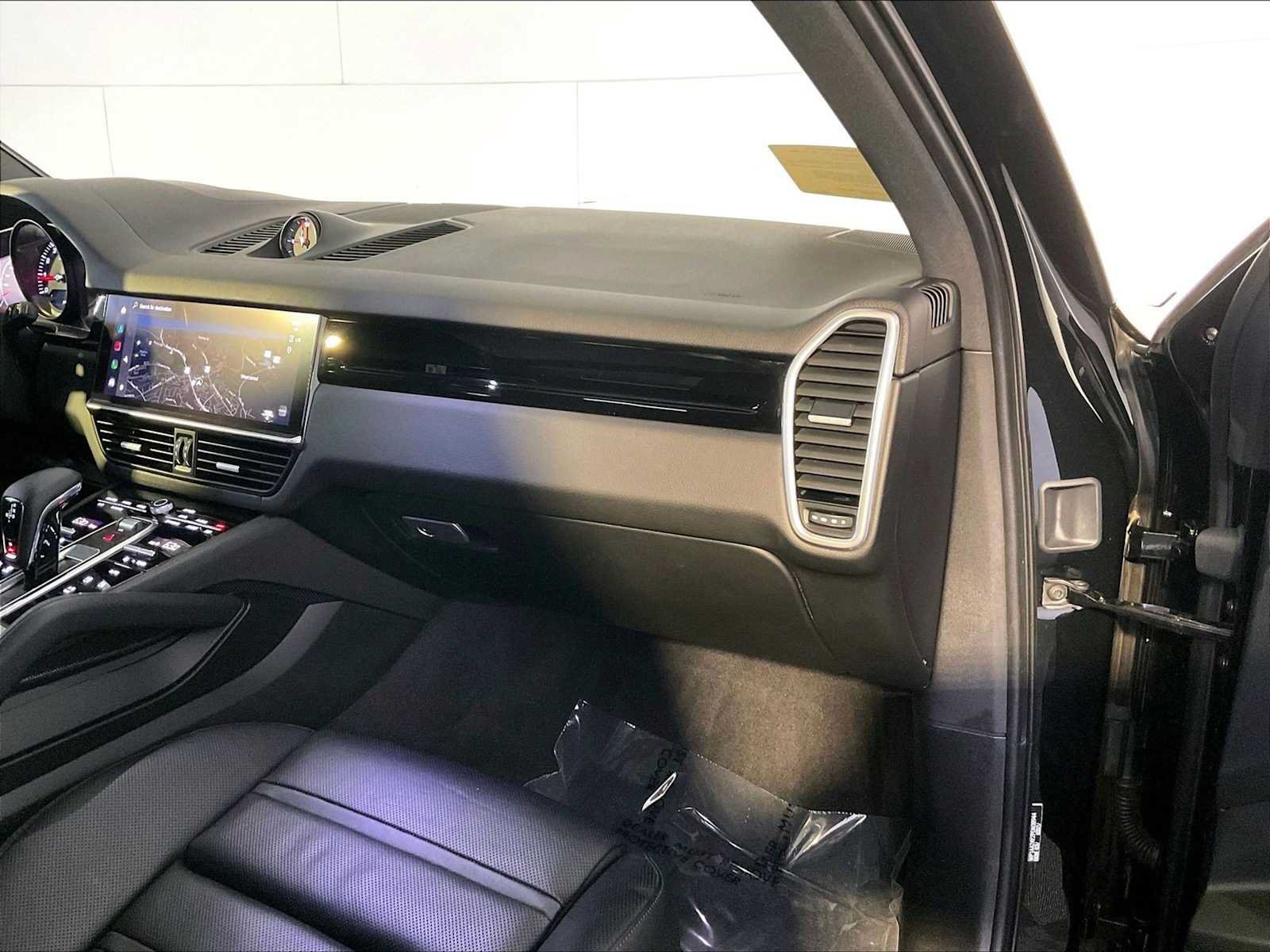 Certified 2023 Porsche Cayenne AWD/4WD image 22