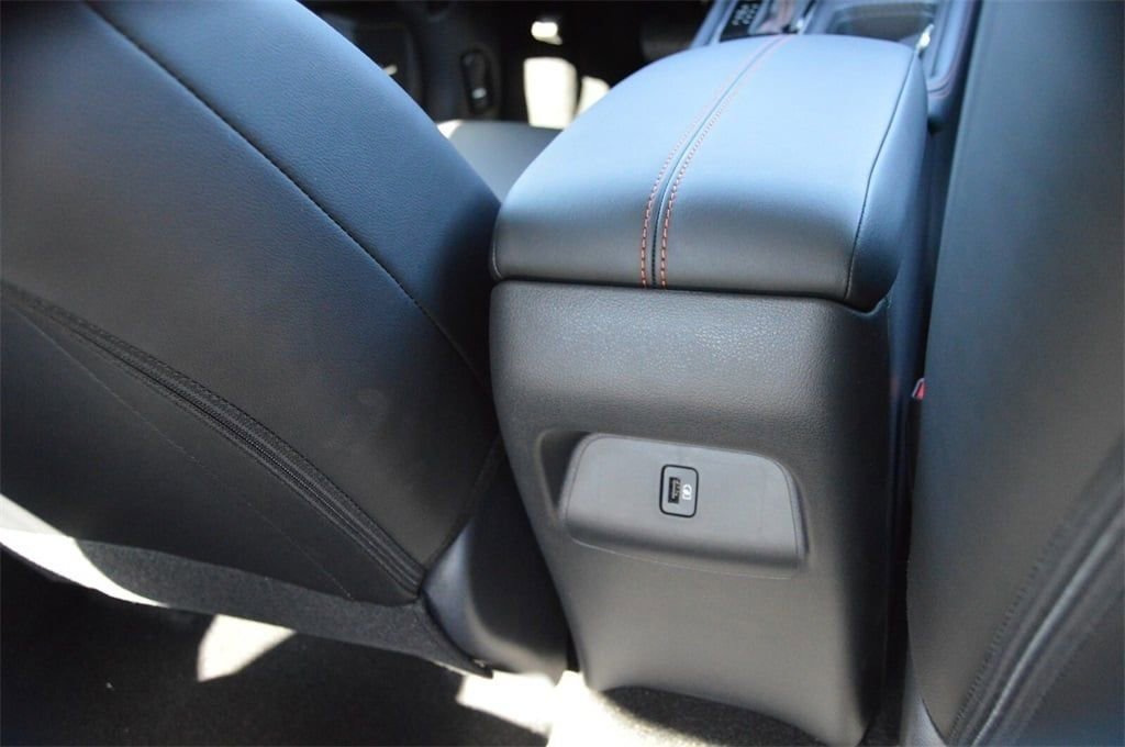 Used 2025 Nissan Sentra SR w/ SR Premium Package image 11