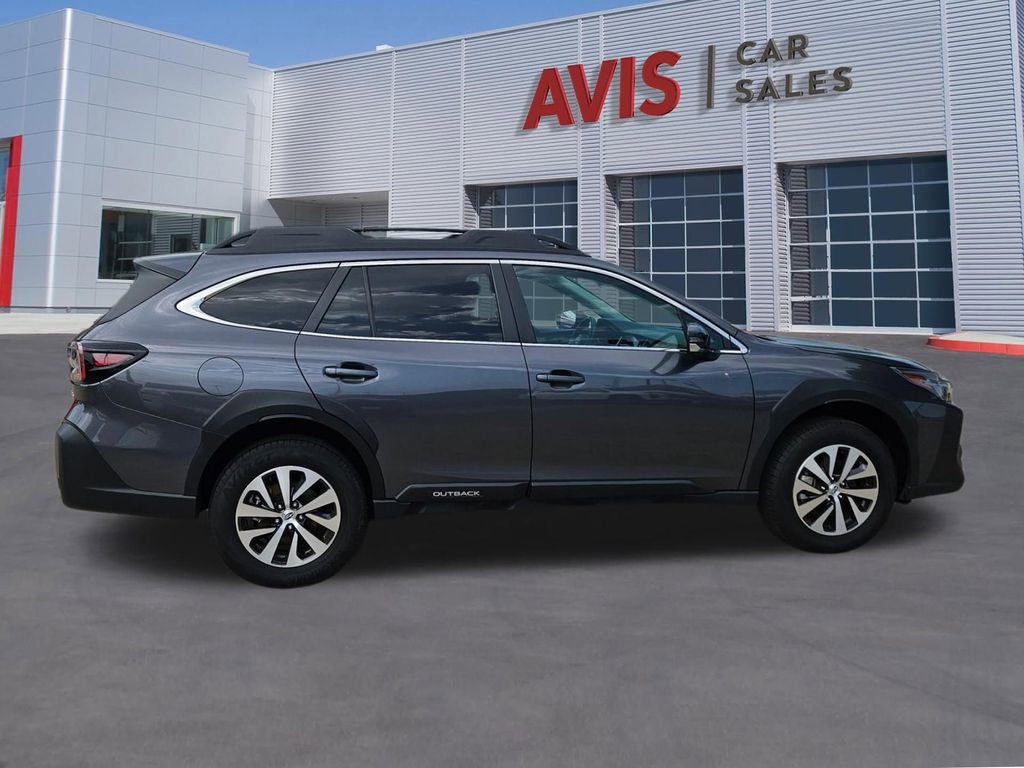 Used 2025 Subaru Outback Premium image 7