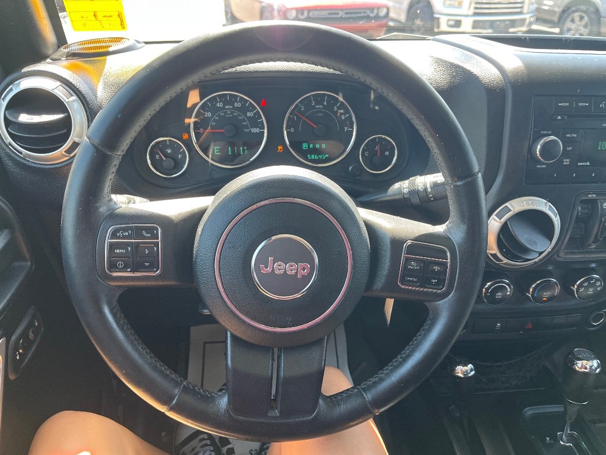 Used 2018 Jeep Wrangler Unlimited Sahara w/ Connectivity Group AWD/4WD image 16