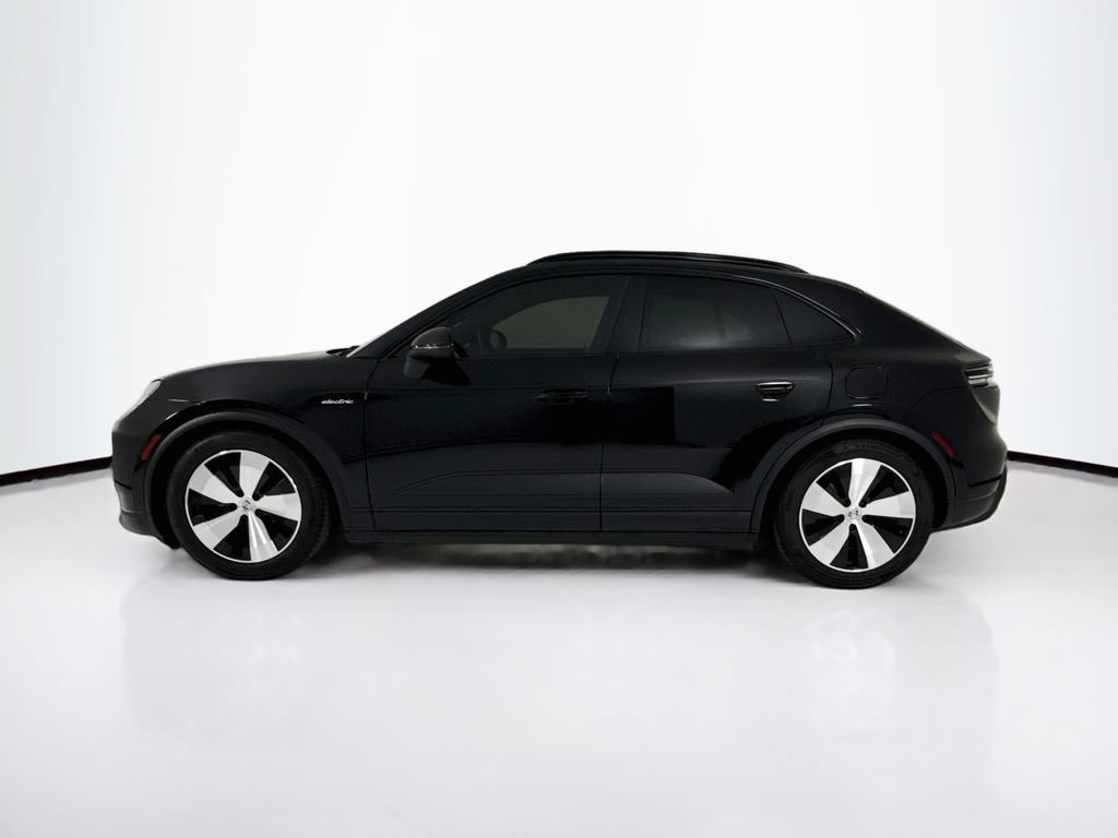 Certified 2025 Porsche Macan Electric RWD image 2