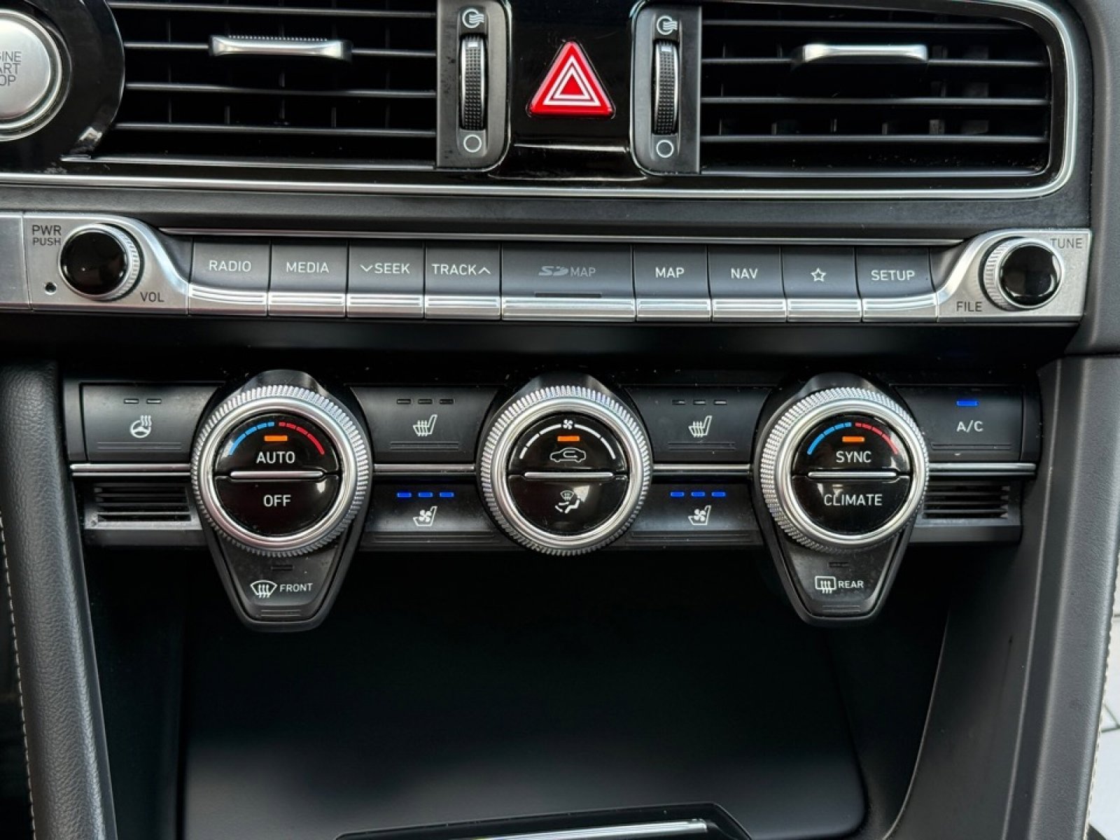 Used 2019 Genesis G70 2.0T Advanced w/ Elite Package image 28