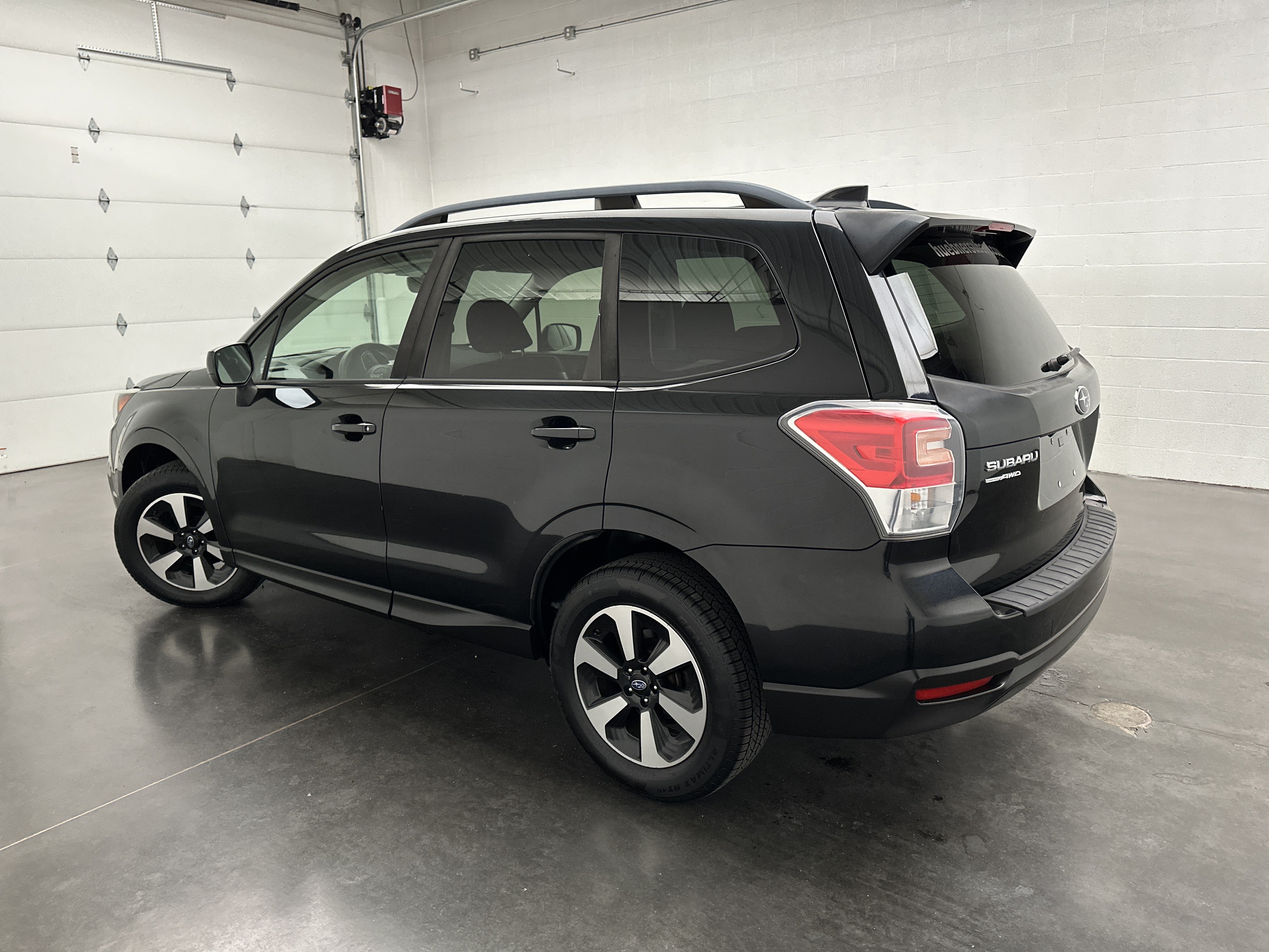 Used 2017 Subaru Forester 2.5i Premium w/ All-Weather Package AWD/4WD image 6