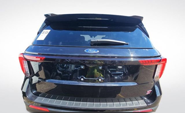 Used 2025 Ford Explorer ST image 5