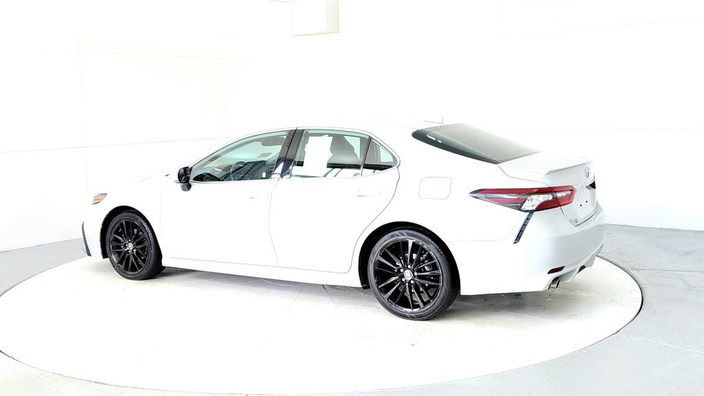 Used 2024 Toyota Camry XSE FWD image 4