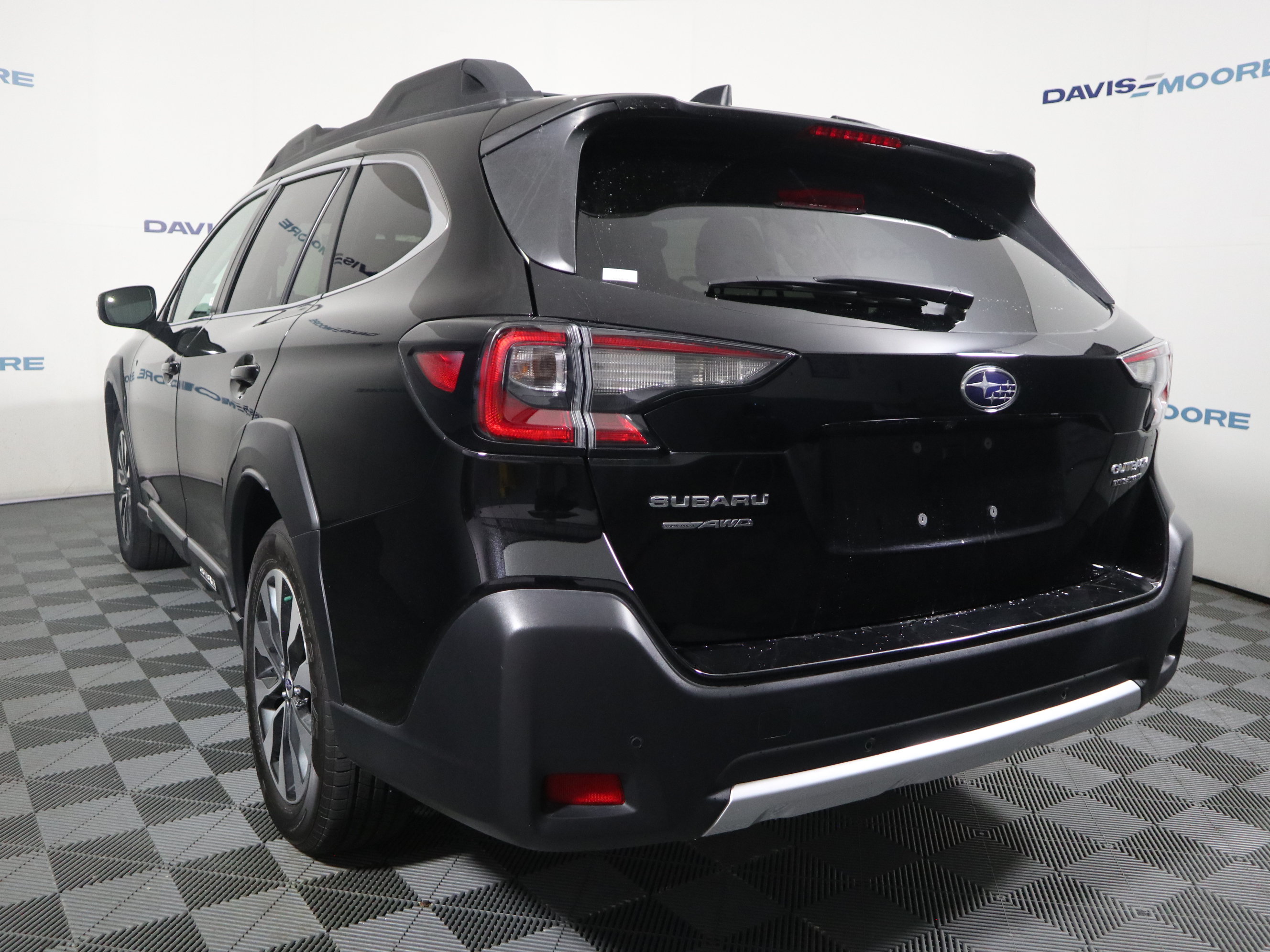 Used 2023 Subaru Outback Limited AWD/4WD image 10