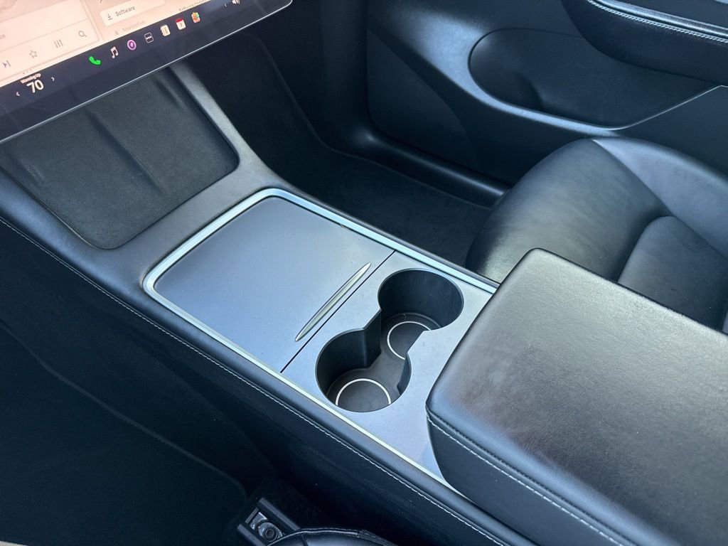 Used 2022 Tesla Model Y Long Range image 19