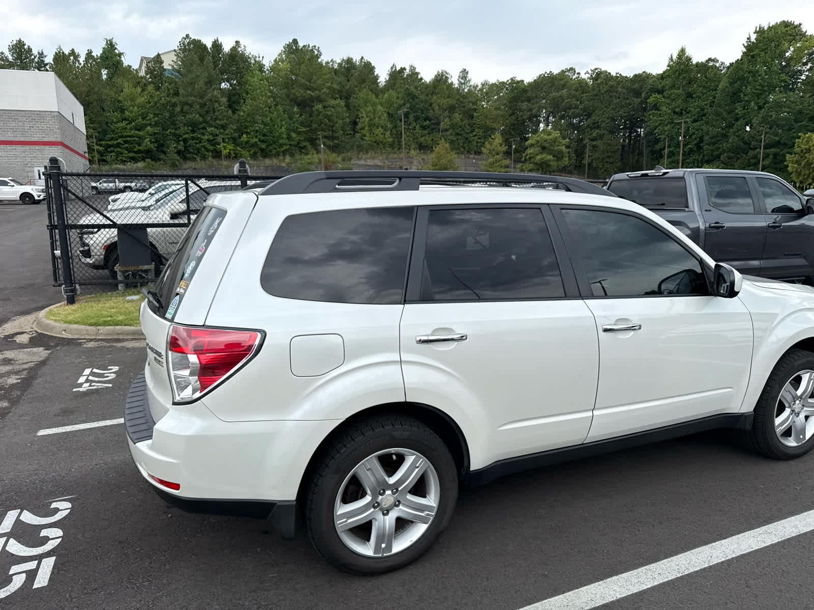 Used 2010 Subaru Forester 2.5X Limited AWD/4WD image 4