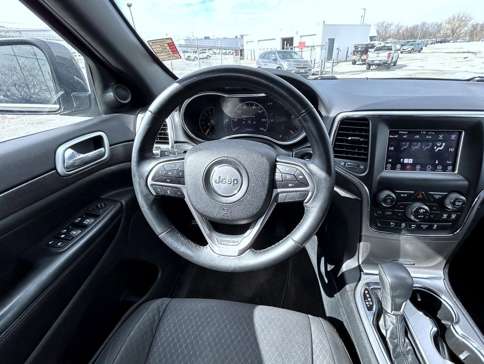 Used 2018 Jeep Grand Cherokee Laredo image 13