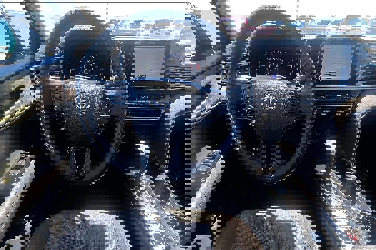 Used 2025 Toyota Camry LE image 6