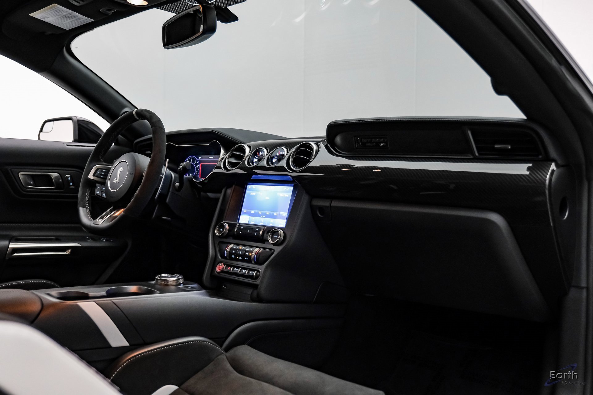 Used 2020 Ford Mustang Shelby GT500 w/ Carbon Fiber Track Pack image 40