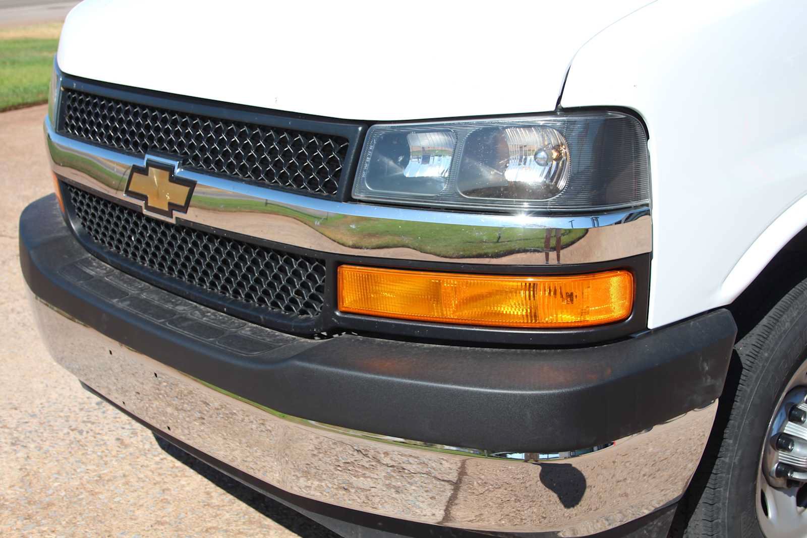 Used 2025 Chevrolet Express 3500 LT w/ LT Preferred Equipment Group RWD image 5