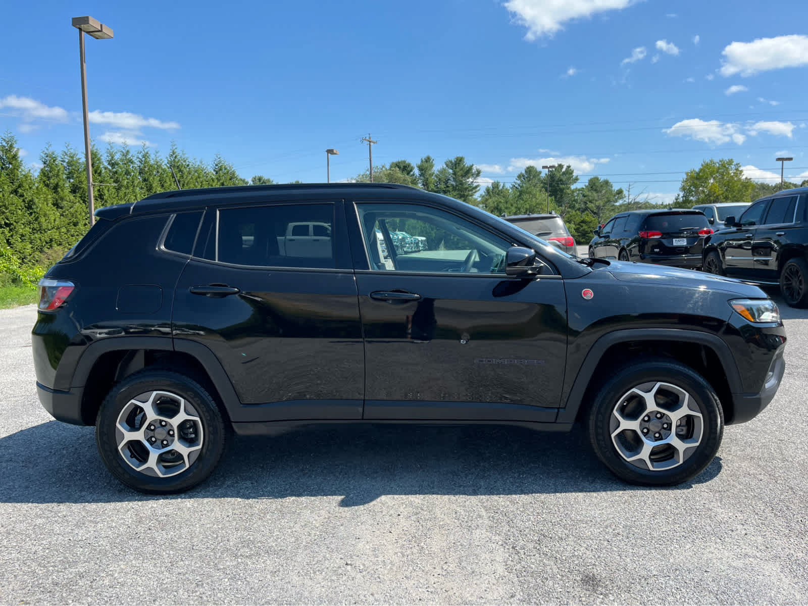 Used 2022 Jeep Compass Trailhawk w/ Sun and Sound Group AWD/4WD image 2
