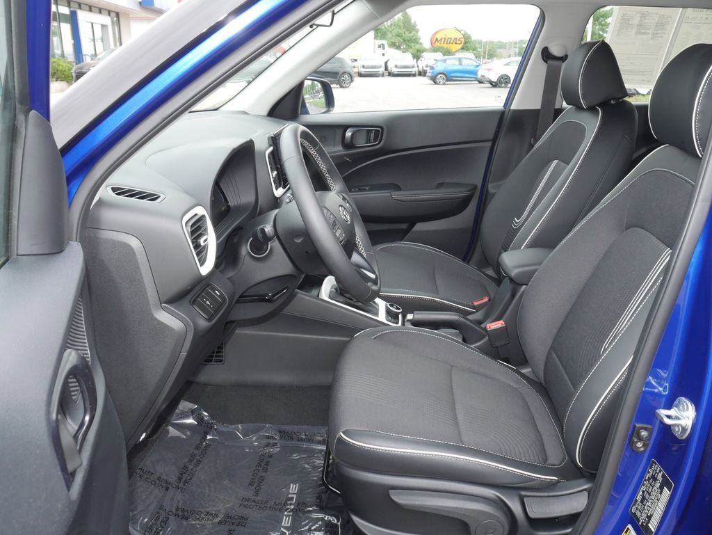 Used 2025 Hyundai Venue Limited FWD image 29