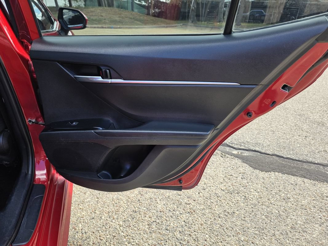 Used 2020 Toyota Camry SE FWD image 19