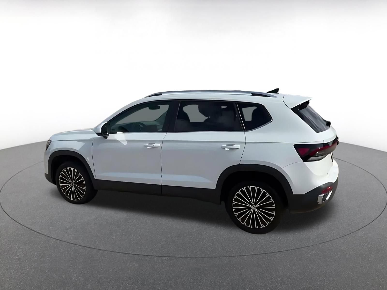 Used 2026 Volkswagen Taos SE FWD image 10