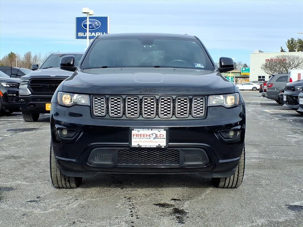 Used 2017 Jeep Grand Cherokee Altitude image 2
