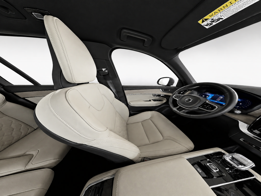 Certified 2026 Volvo XC90 B5 Core AWD/4WD image 10