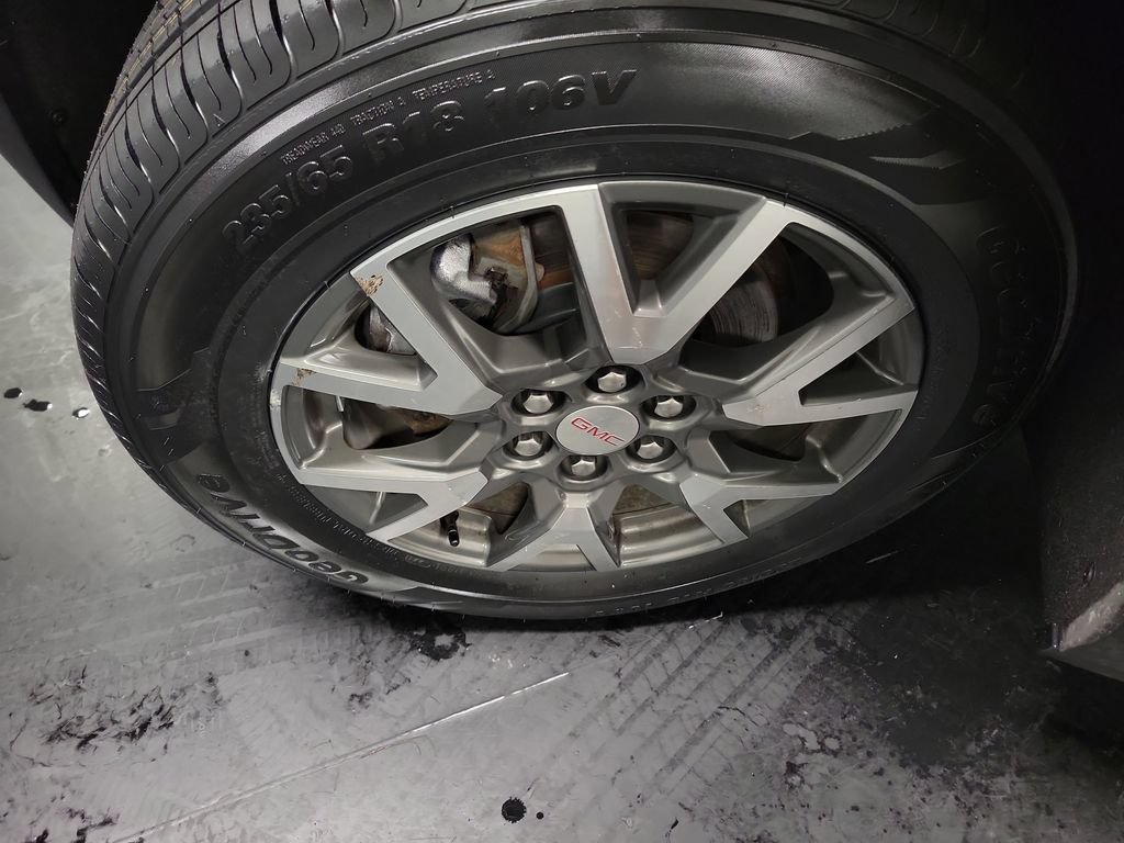 Used 2023 GMC Acadia SLE FWD image 13