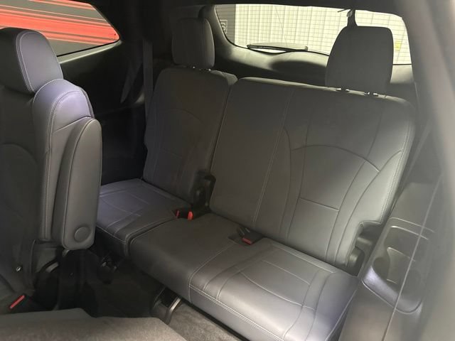 Used 2023 Buick Enclave Essence w/ Experience Buick Package AWD/4WD image 16