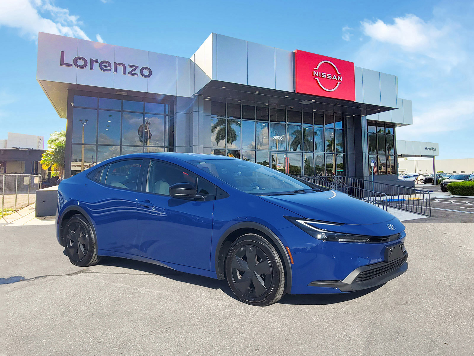 Used 2025 Toyota Prius LE image 1