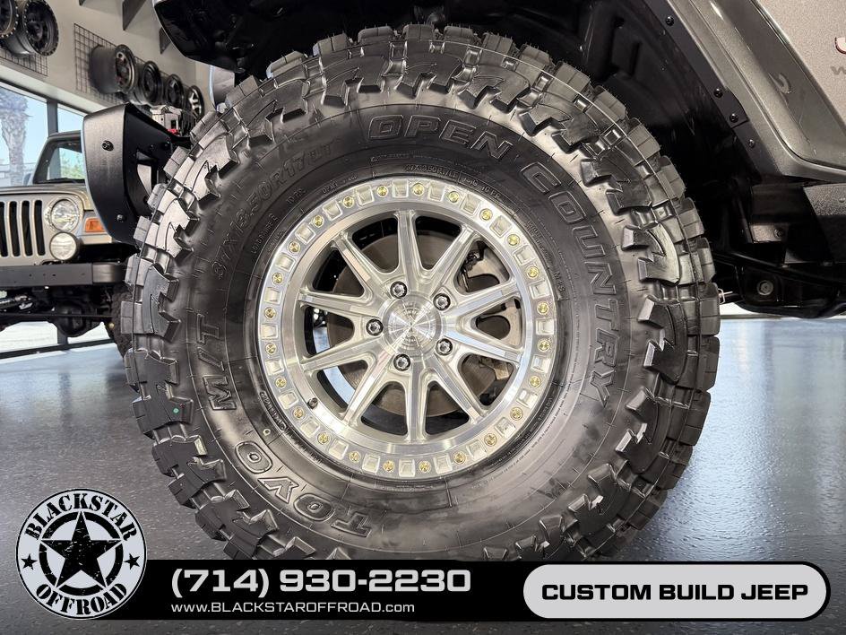 Used 2025 Jeep Wrangler Unlimited Rubicon AWD/4WD image 28