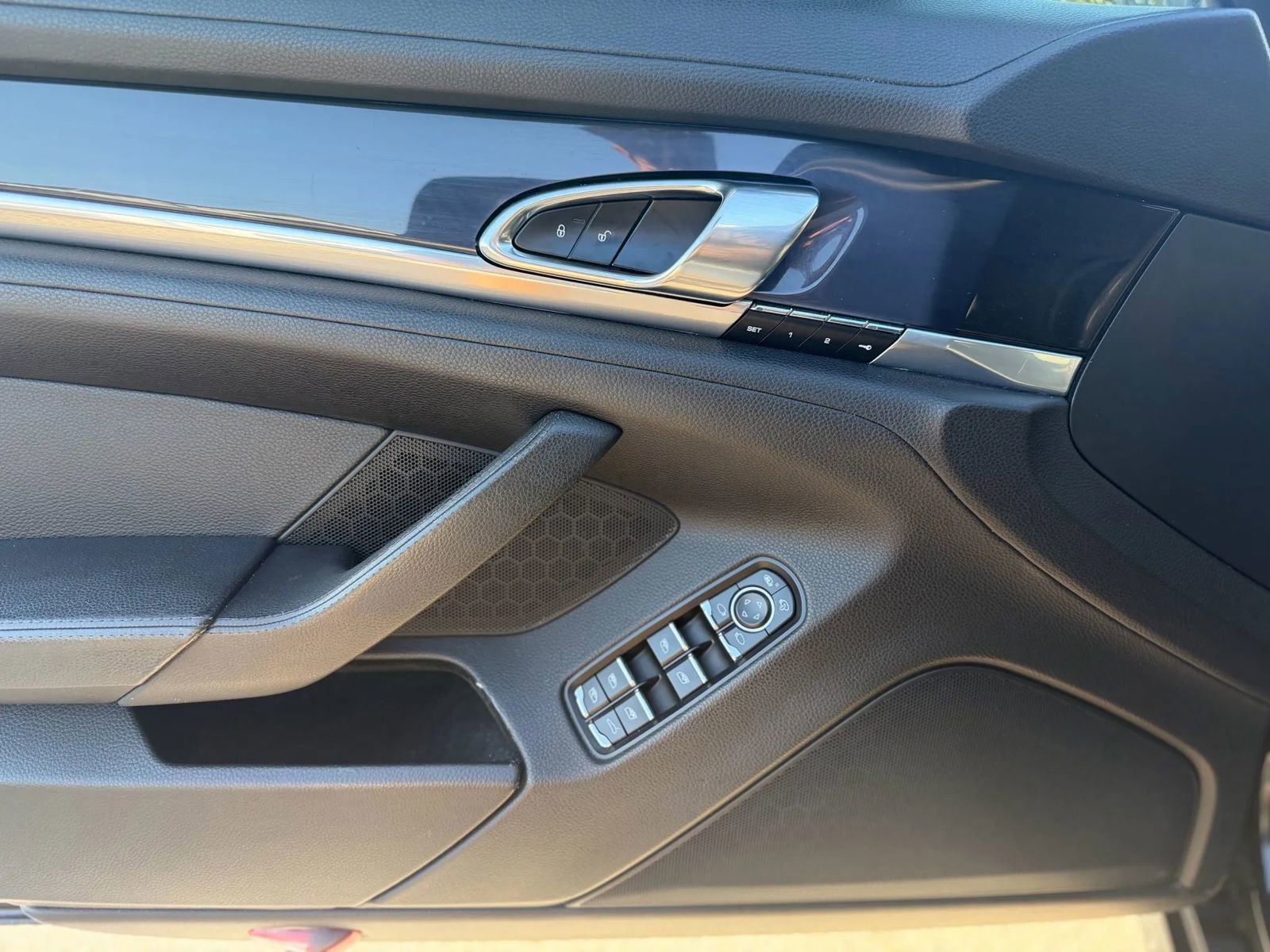 Used 2014 Porsche Panamera 4 w/ Premium Package image 7