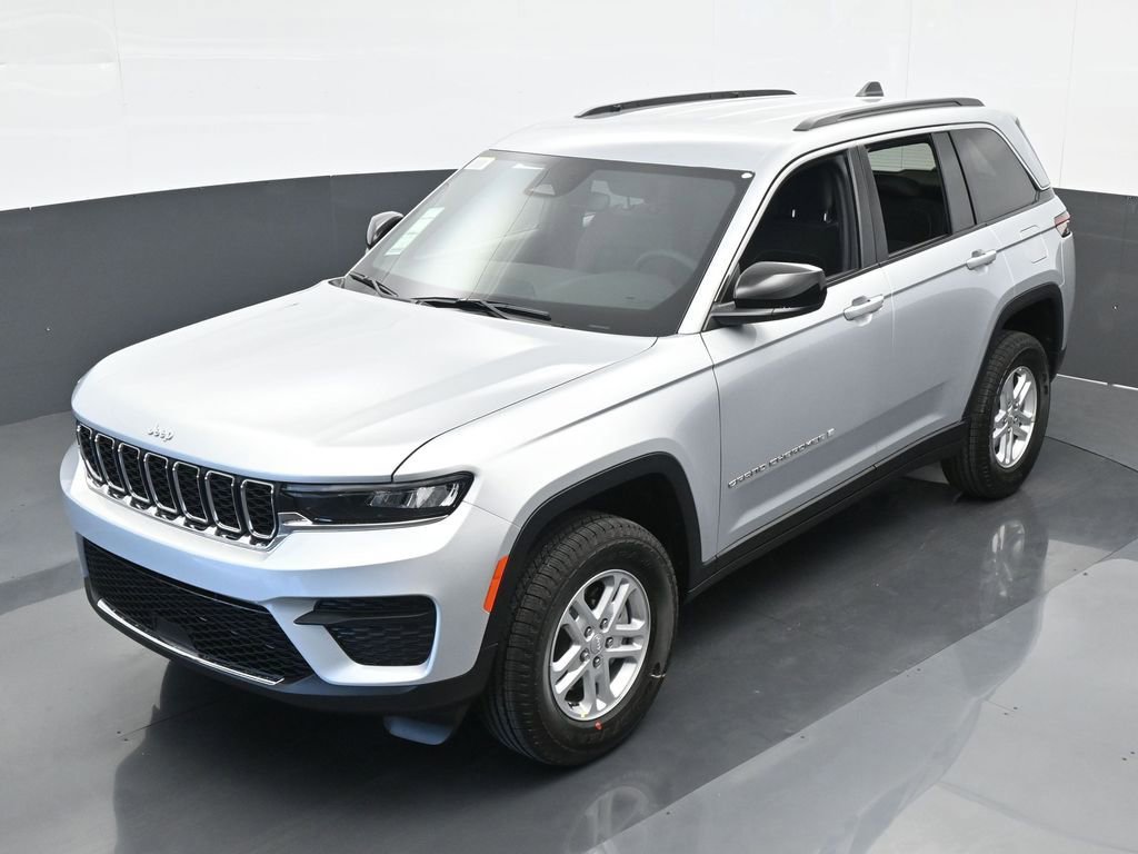 Used 2024 Jeep Grand Cherokee Laredo w/ Trailer Tow Package image 28