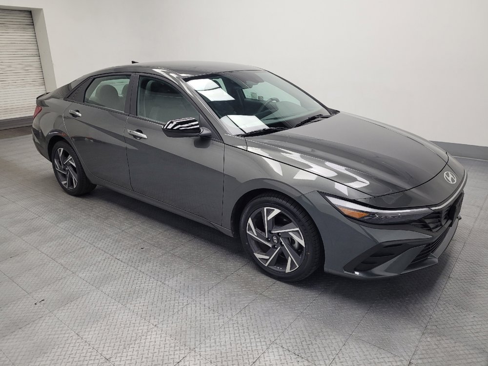 Used 2025 Hyundai Elantra Sport FWD image 11