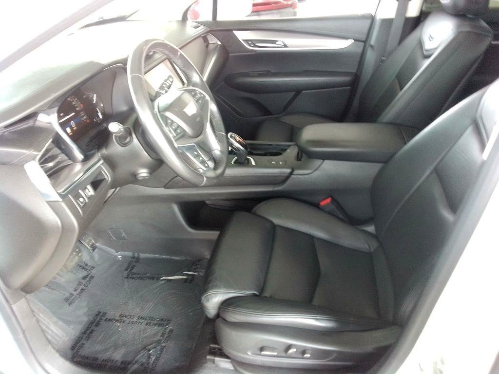 Used 2017 Cadillac XT5 Premium Luxury FWD image 13