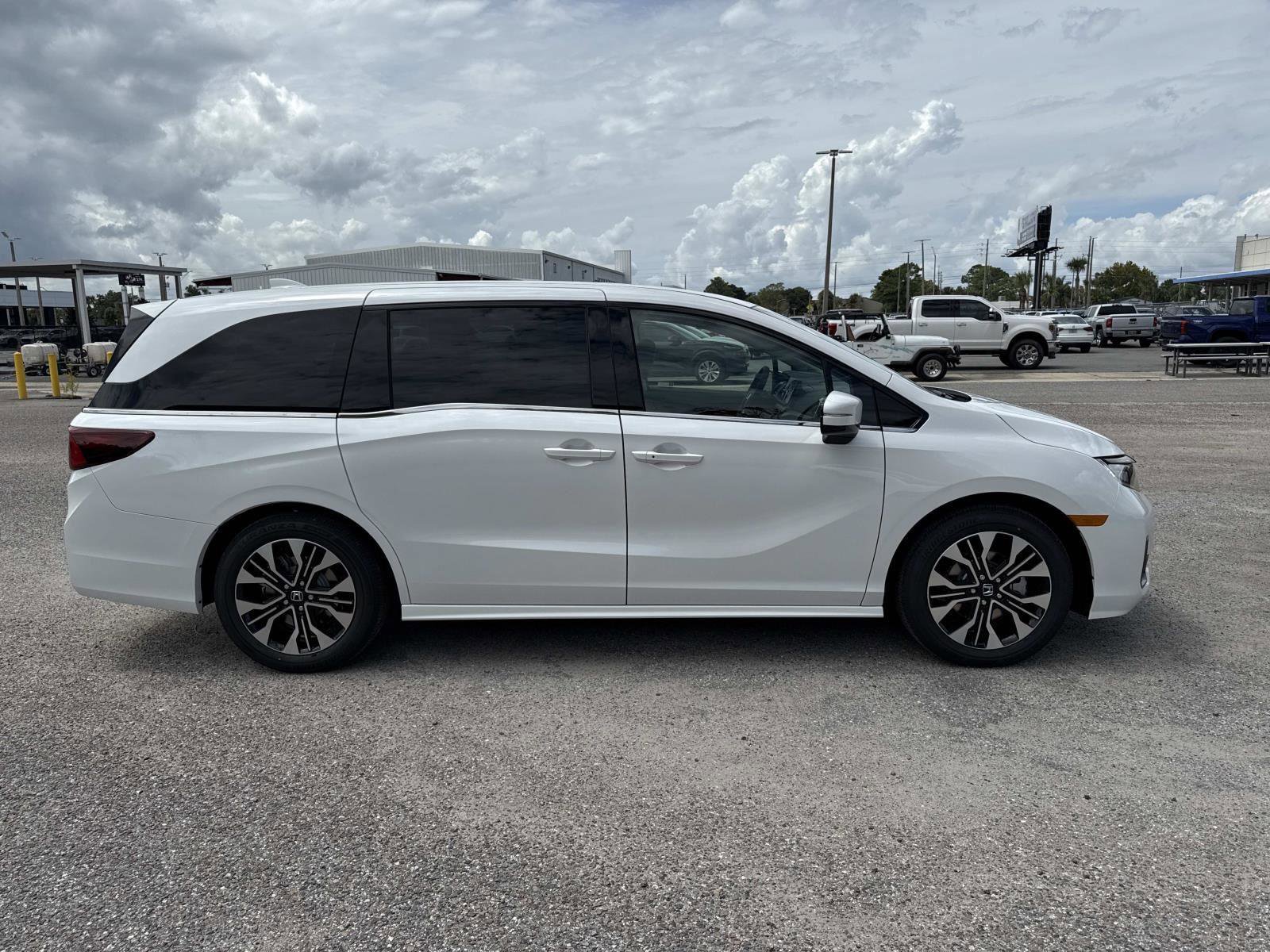 New 2026 Honda Odyssey Elite image 2