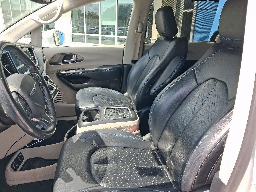 Used 2021 Chrysler Pacifica Touring-L FWD image 17