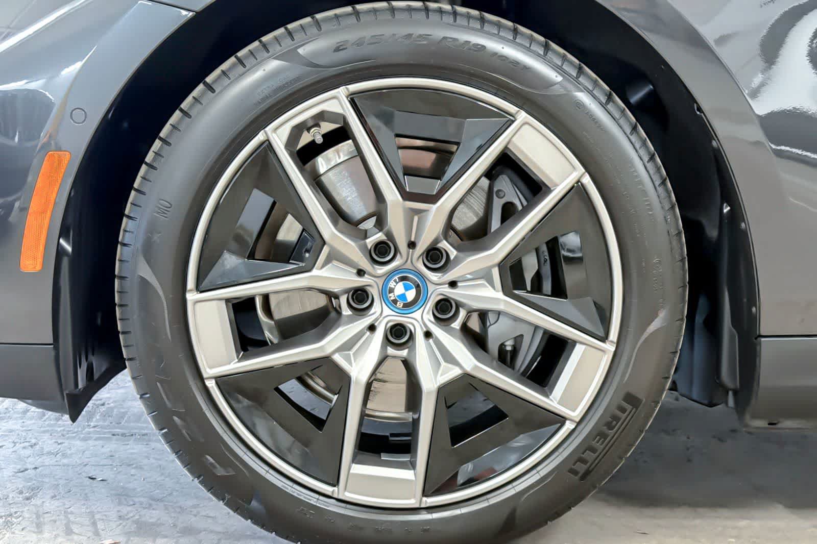 Used 2024 BMW i5 eDrive40i w/ M Sport Package RWD image 26
