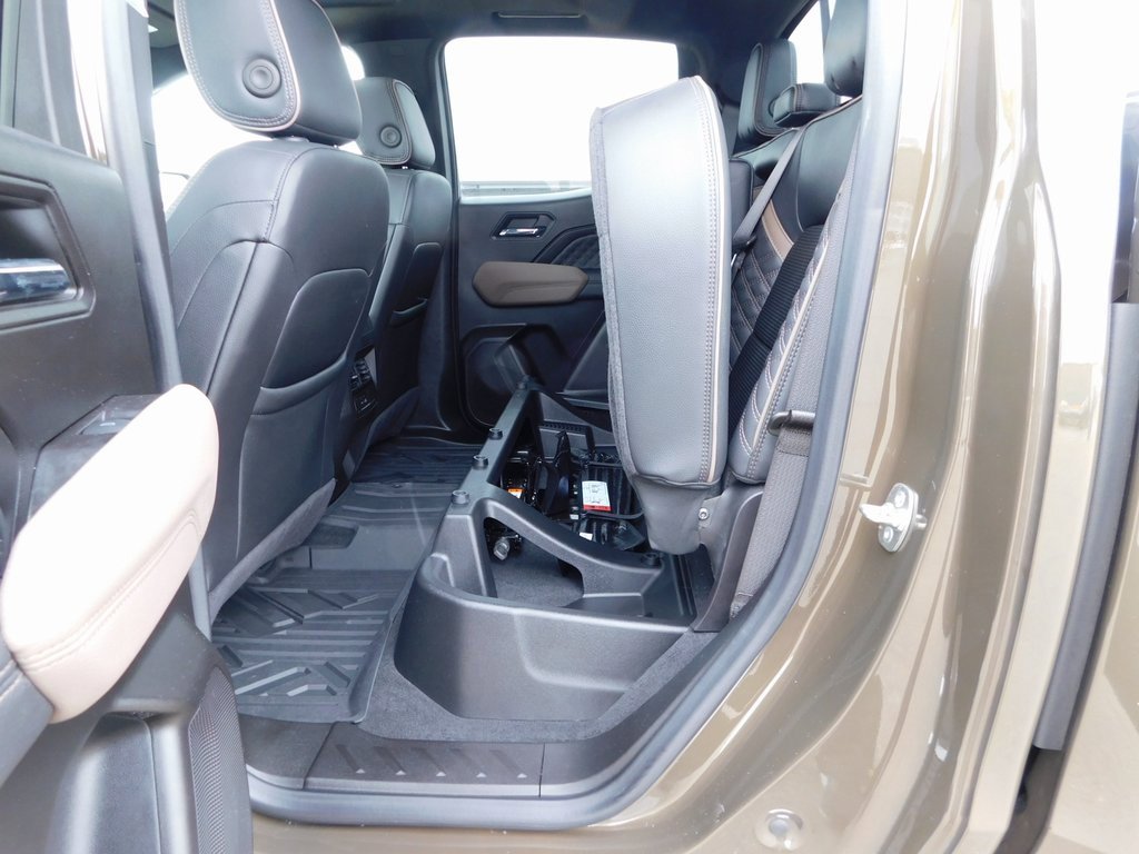 Used 2024 GMC Canyon Denali image 31