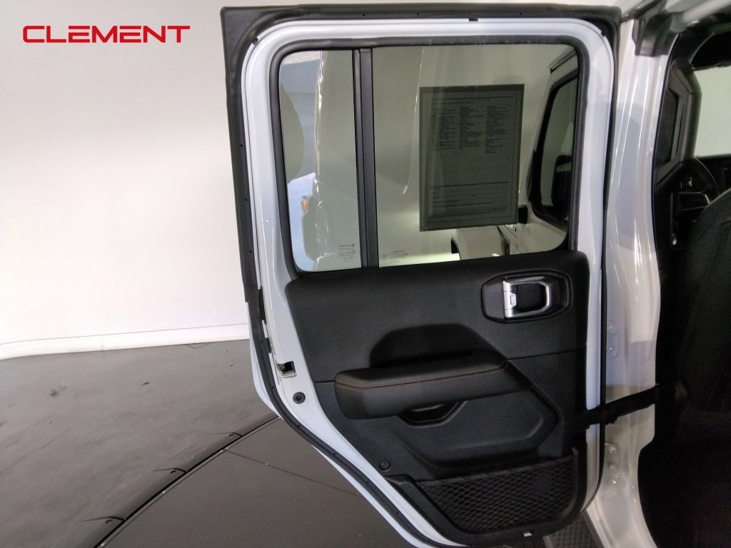 Used 2022 Jeep Wrangler Unlimited Sahara image 32