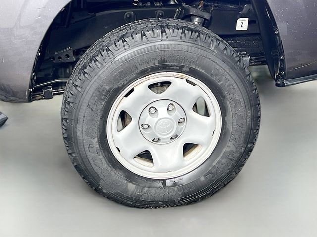 Used 2018 Toyota Tacoma SR image 10
