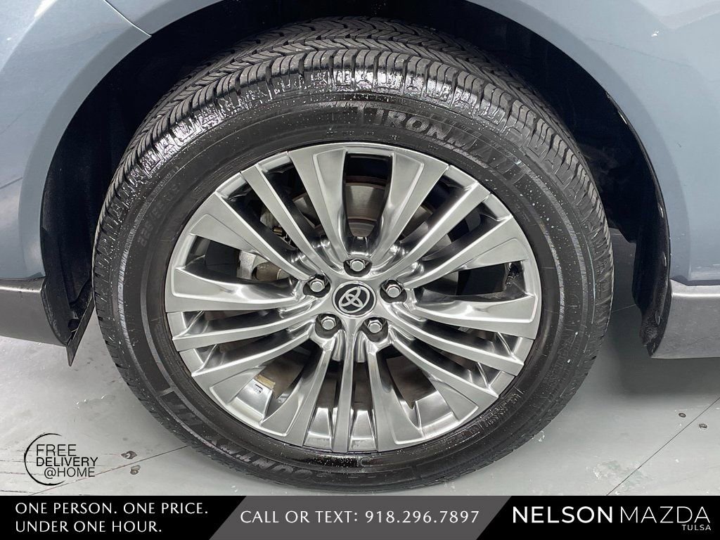 Used 2021 Toyota Venza XLE w/ Softex Package image 13