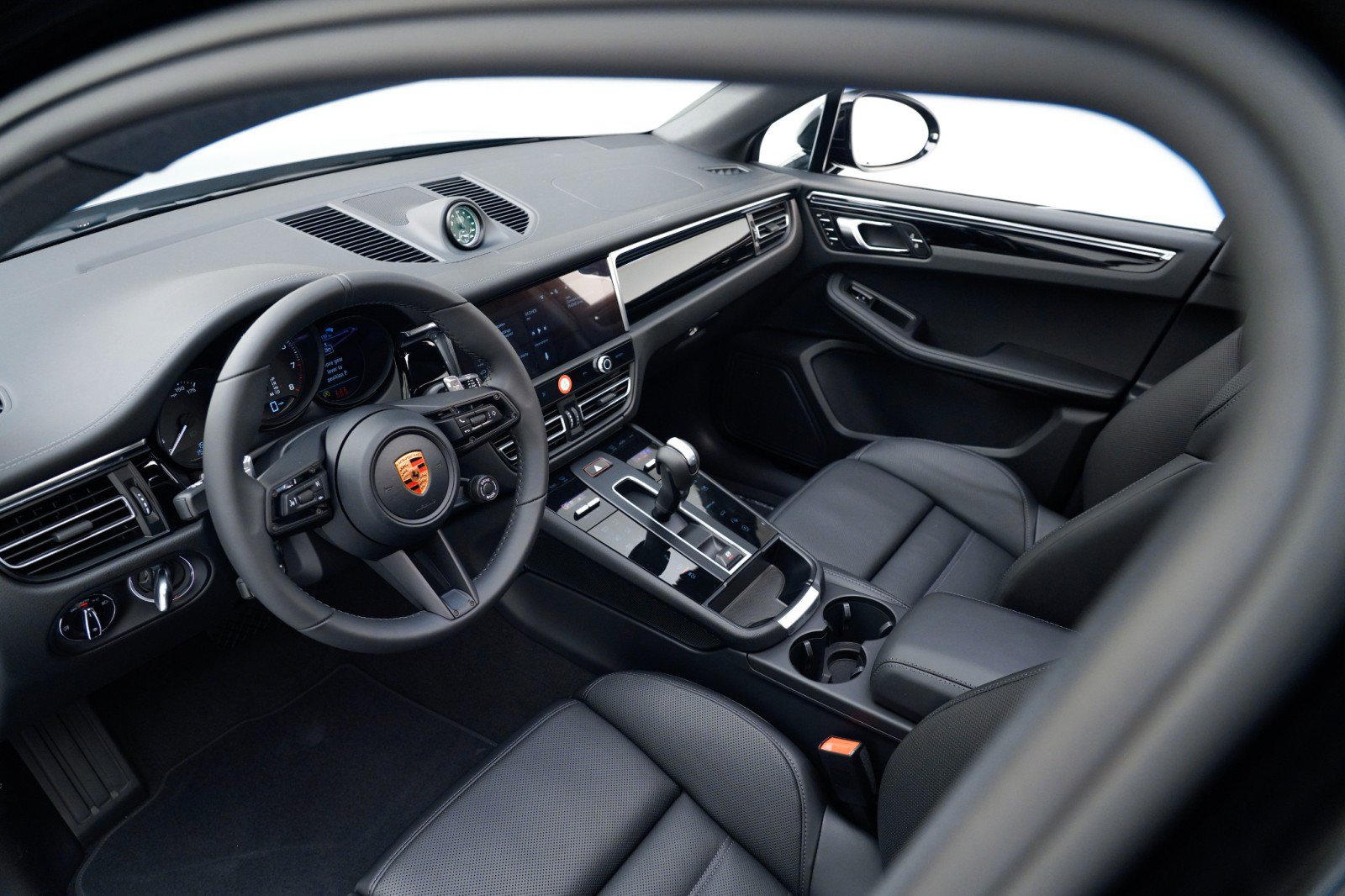 New 2026 Porsche Macan Turbo image 4