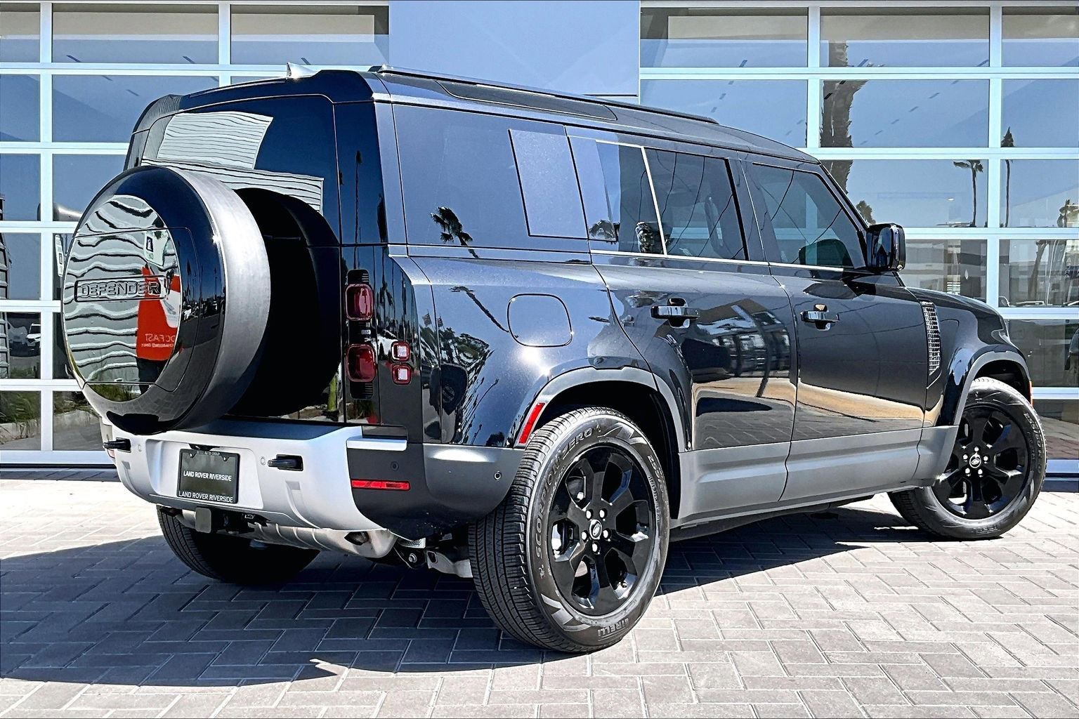 Used 2025 Land Rover Defender 110 S image 13