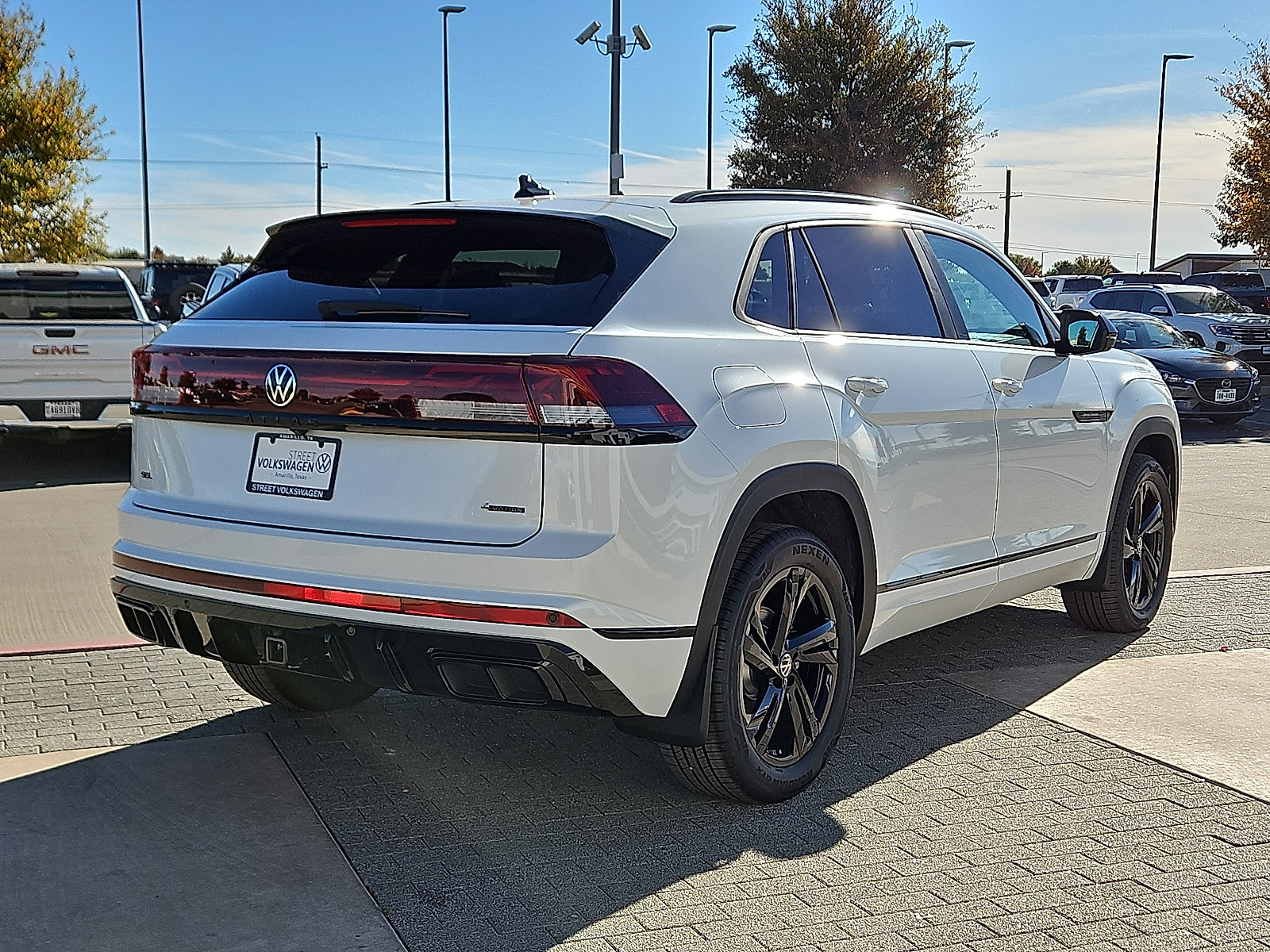 New 2026 Volkswagen Atlas Cross Sport SEL R-Line image 4