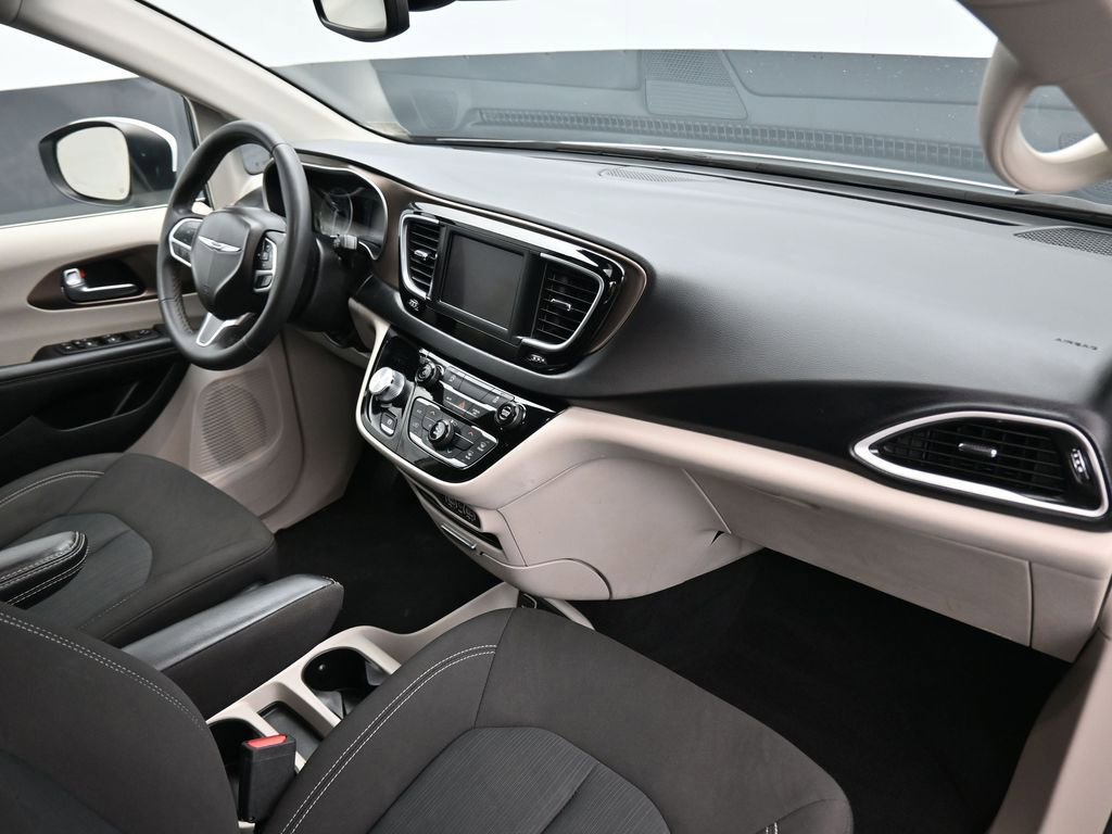 Used 2023 Chrysler Voyager LX image 55