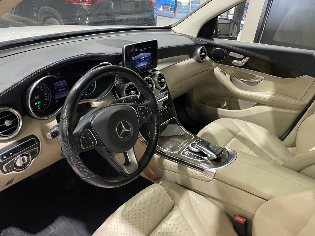 Used 2016 Mercedes-Benz GLC 300 image 2
