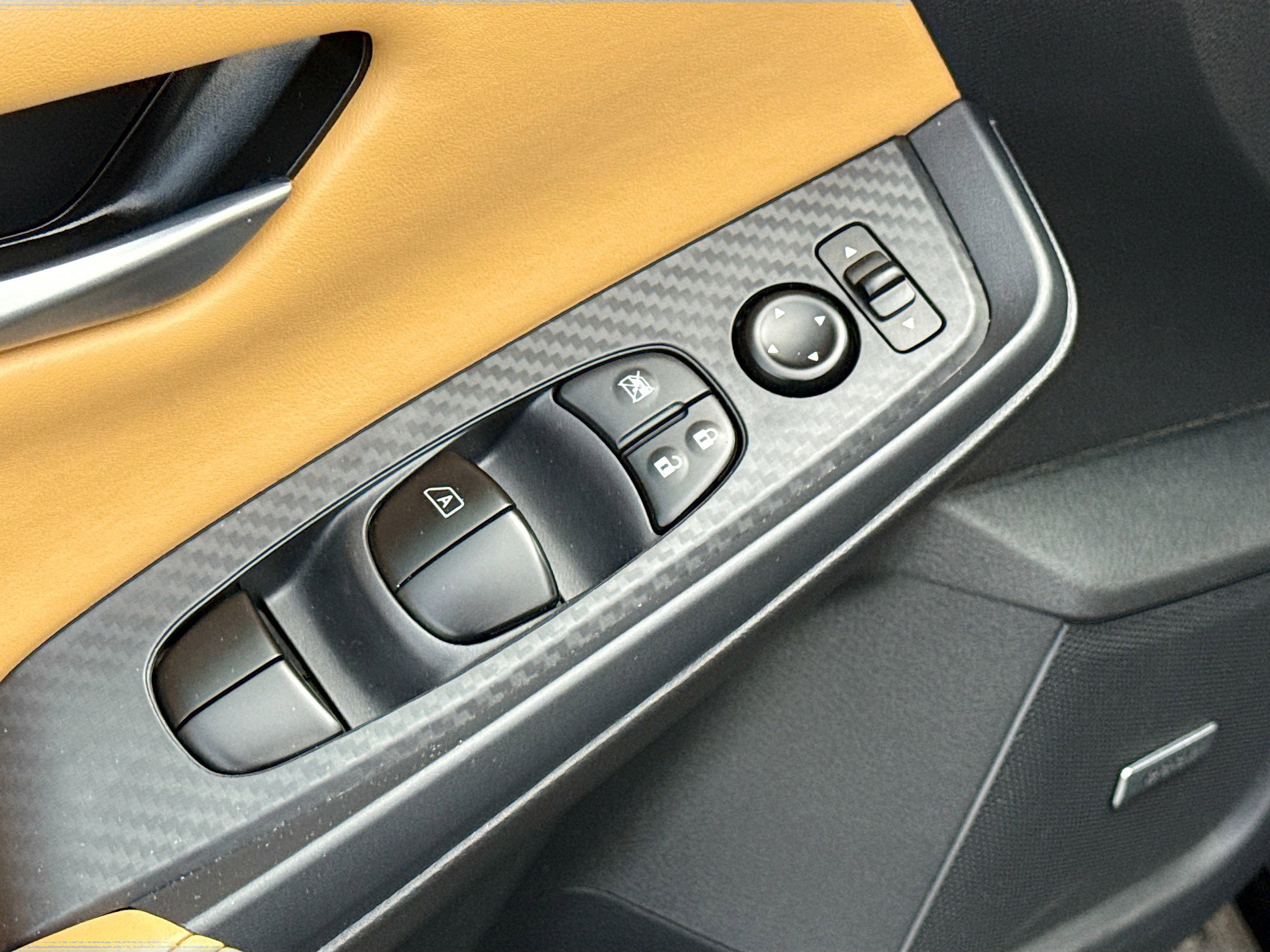 Used 2025 Nissan Sentra SV w/ SV Premium Package image 7